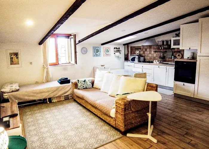 Lavinia'S Sweet Home